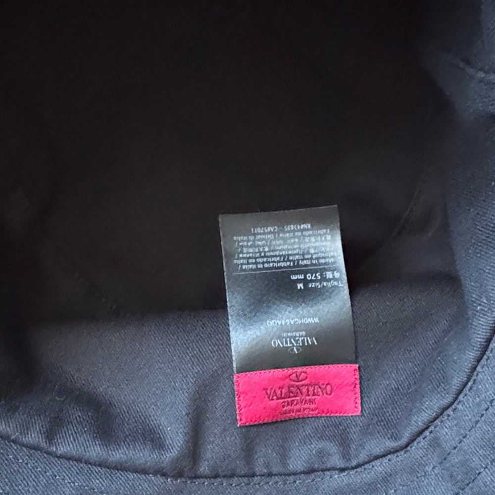 Valentino Garavani Black and White Geometric Hat - Picture 4 of 6